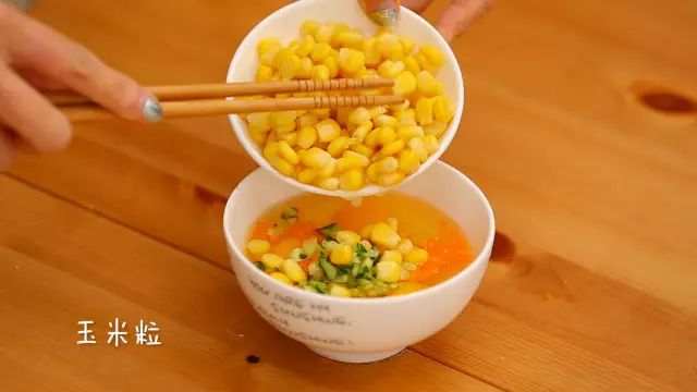 秋葵鸡蛋宝宝早餐,秋葵鸡蛋卷的做法宝宝