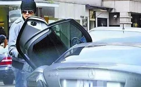 1个车牌顶1辆超跑，看见这些车牌最好绕着走，因为车主不是简单人