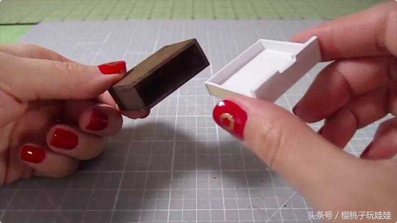 自制60厘米芭比娃娃的床头柜,给芭比娃娃做床又简单又好看