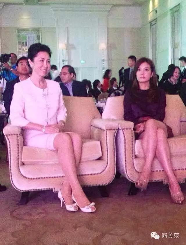 王思聪妈妈晚宴,王思聪妈妈同框