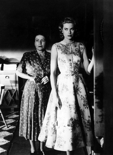 学摩纳哥王妃格蕾丝-凯利穿衣，简单搭配却美到别人翻白眼！