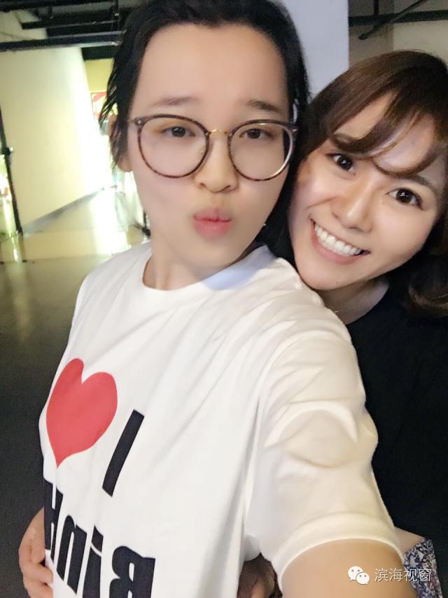 渤海早报：“庆生”T恤飘舞“滨海范儿”