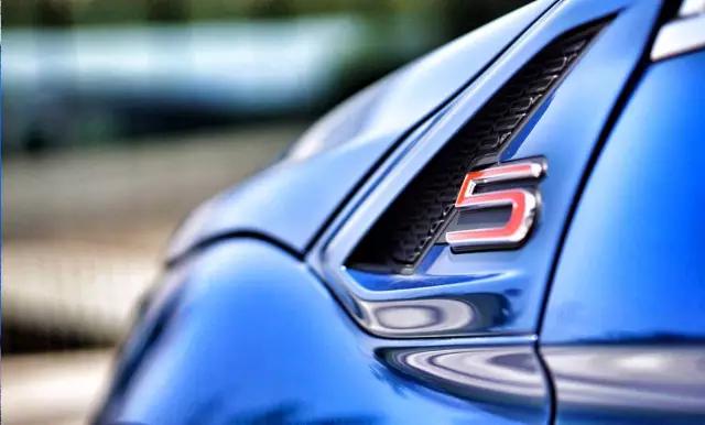 车主吐槽观致5：车太宽，够不着大腿