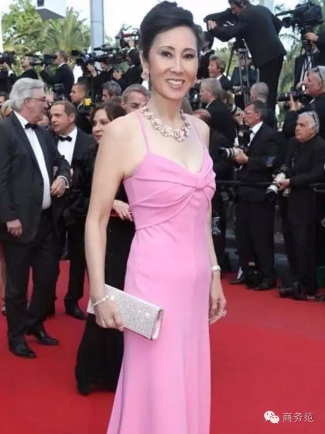 王思聪妈妈晚宴,王思聪妈妈同框