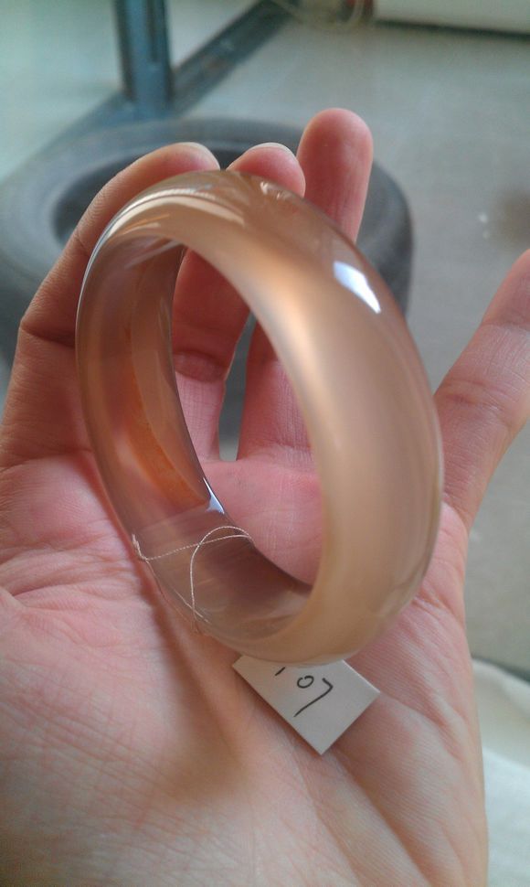 女人是水做的,玉石也会缺水快看看你戴着的女人吧!藏友必看!