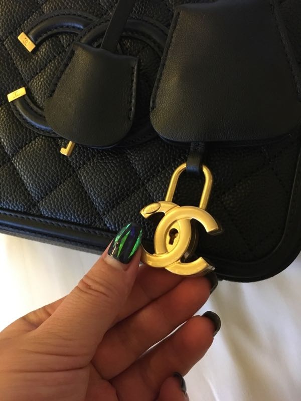 天哪！这么多杂志上看到的大牌热门包，她居然都有！羡慕！