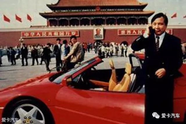 开劳斯莱斯跑车的都是什么人,拥有法拉利劳斯莱斯最多的男人