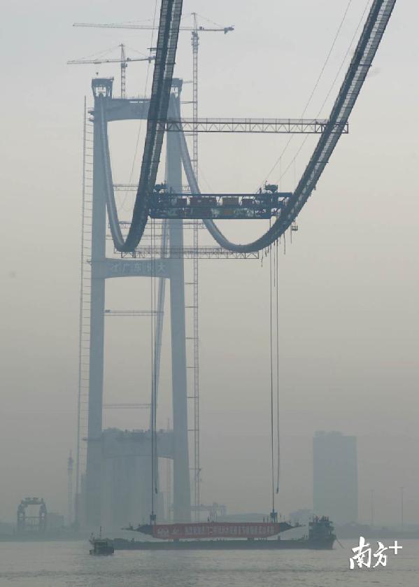 大湾区建设再有新进展！虎门二桥首节钢箱梁吊装成功