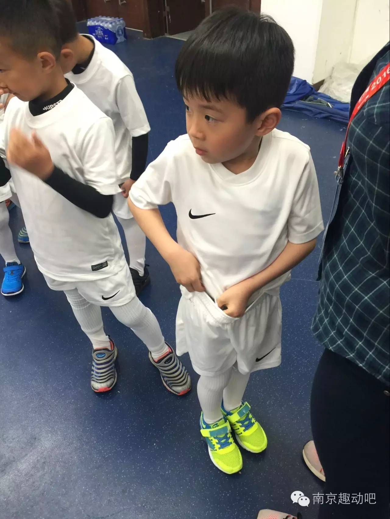 雨花区中小学生足球,南京雨花实验小学足球队视频