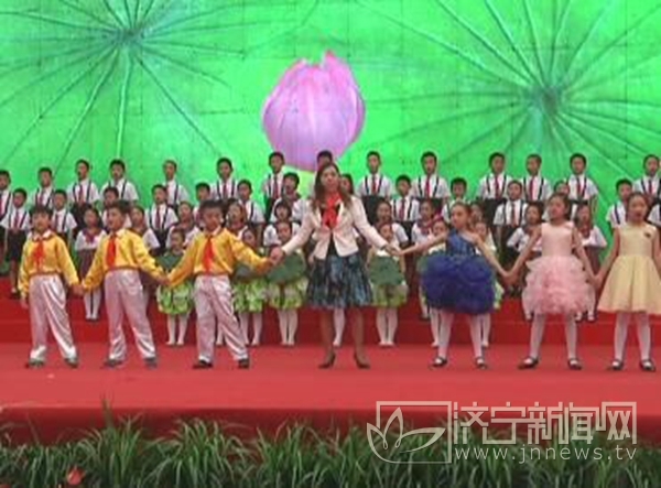 济宁霍家街小学学生宣誓,济宁市霍家街小学教室