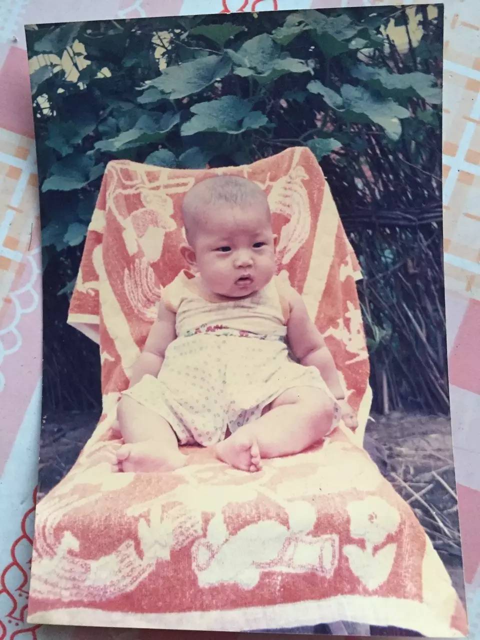 据说小时候都会有一张照片，让你紧张得尿了