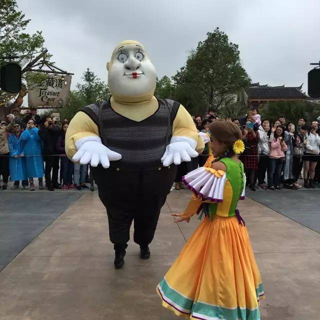 上海迪士尼乐园全攻略,上海迪士尼乐园一天游玩全攻略