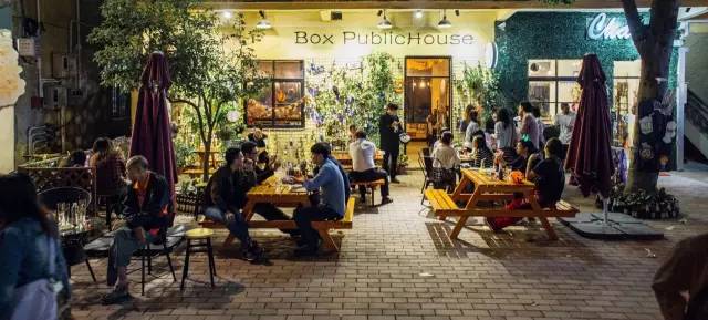 咪阻我！我要装逼去！嚟间小酒馆可以带你Ｂ尽全世界，周年庆还7