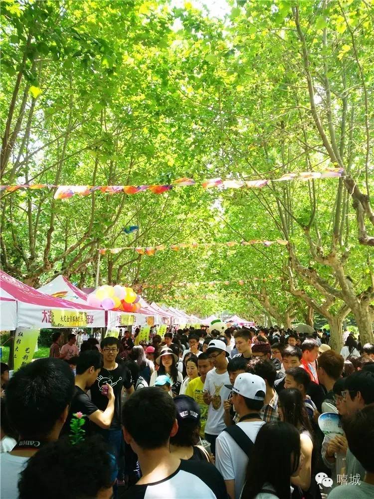 大连理工大学校园嘉年华 七域动漫协会宅舞燃爆全场!