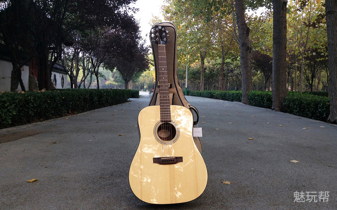 最新的智能吉他,智能手机你见过吗