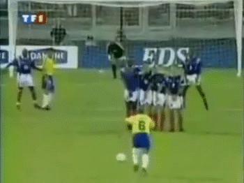 足球历史十大助攻gif,十大足球进球gif