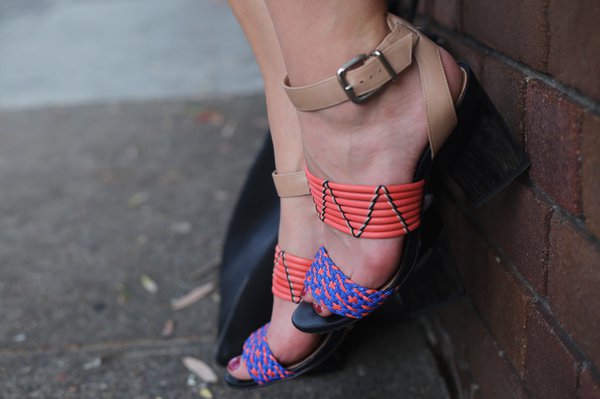 盘点百搭爆款大牌凉鞋,2022年夏明星同款的凉鞋爆款