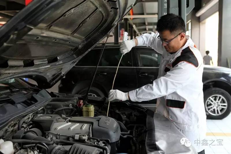 汽车机油多长时间换一次最好视频,汽车机油是看时间换还是看公里数