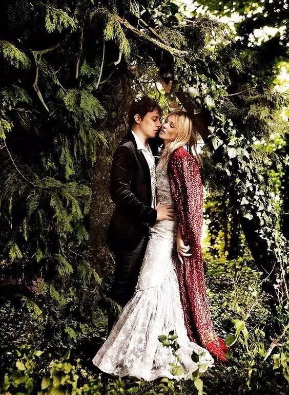 德普和艾梅柏离婚分了多少钱,德普首谈离婚完整视频