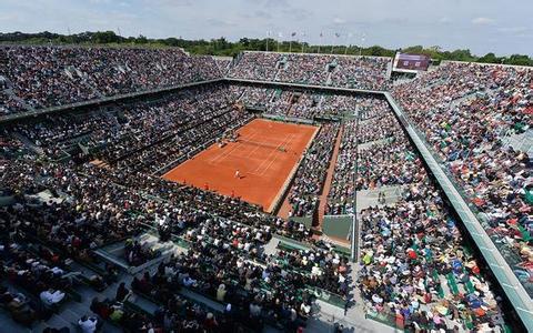 唉，今天的法网又因为下雨推迟到现在！