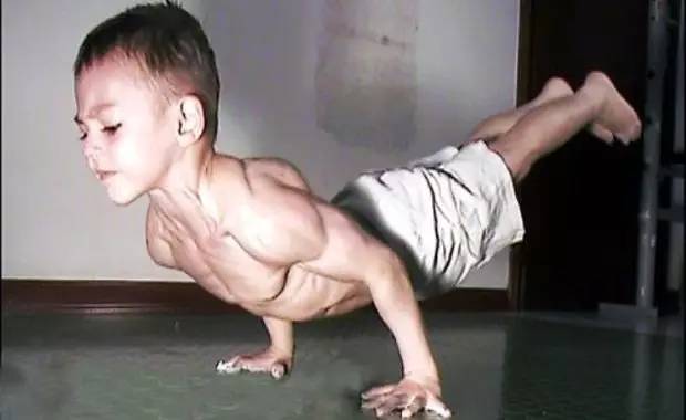 数一数那些肌肉块儿比你还大的熊孩子们！