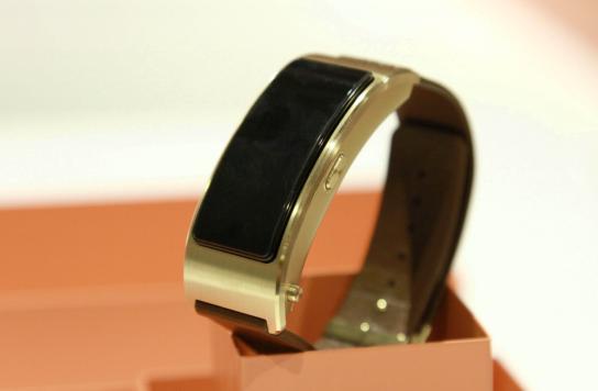 3d曲面屏好吗,华为手环b3详解