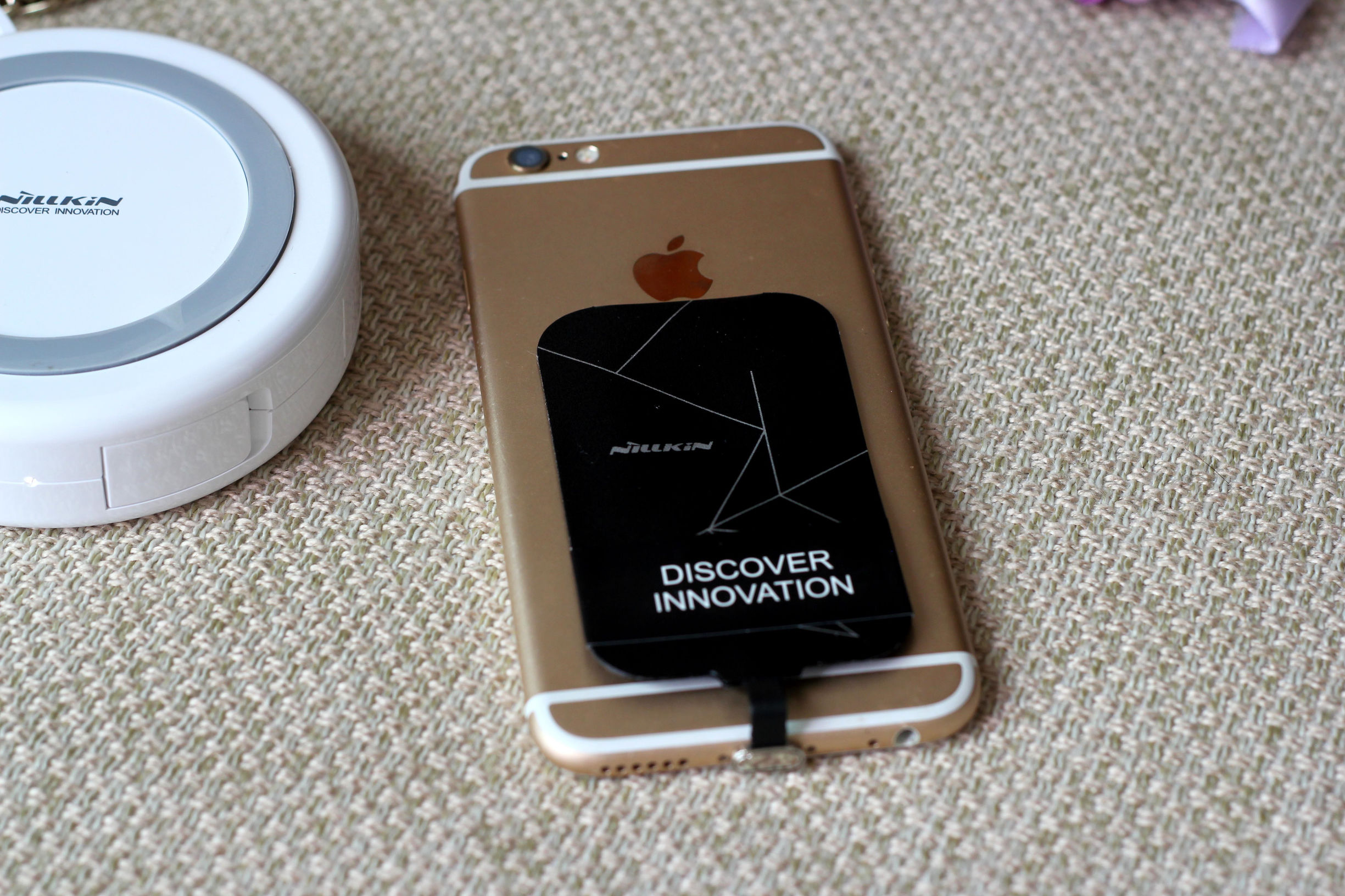 妹子的粉饼盒能变身为无线充电器？耐尔金隐士让你不得不服