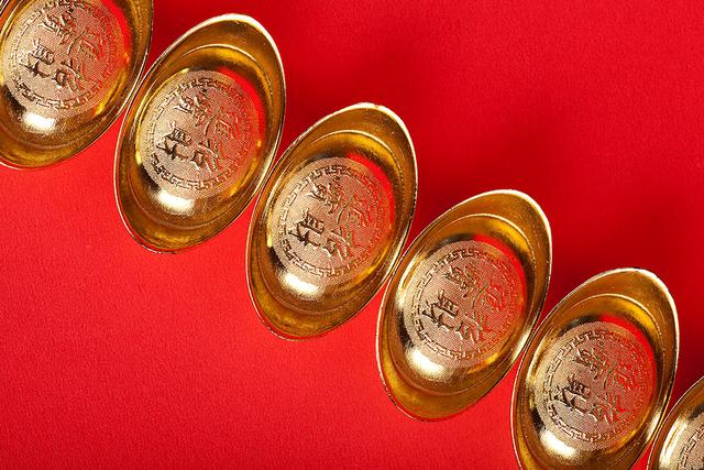 这三个生肖出生越贫苦日后越富足,这三大生肖赚钱能力强天生土豪