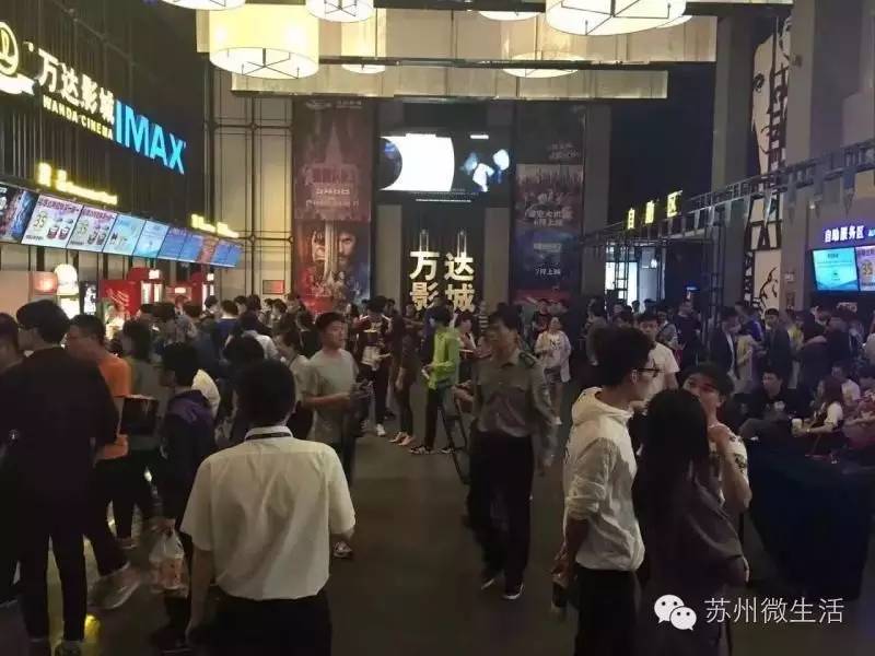 苏州全城已被部落占领！大半夜把电影院掀翻，男人发起疯来不比女人弱