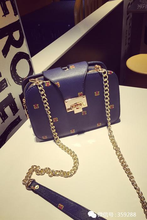 时尚休闲背哪款包,适合四十多女士背的大气好看包