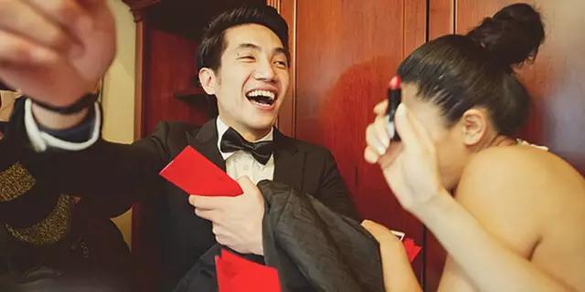 伴娘团堵门一个小时新郎直接走了,伴娘团堵门创意招数