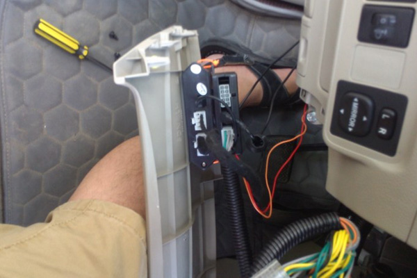 14款卡罗拉低配加装自动大灯开关,全新卡罗拉如何安装自动大灯