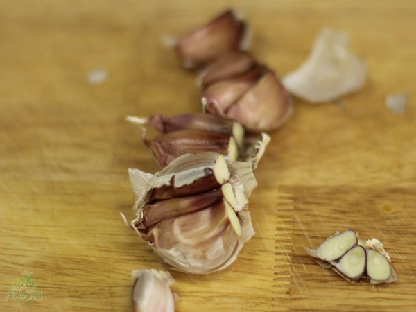 巧剥大蒜，哪种又快又完整不伤手？别再争议，看看亲测得出的结论