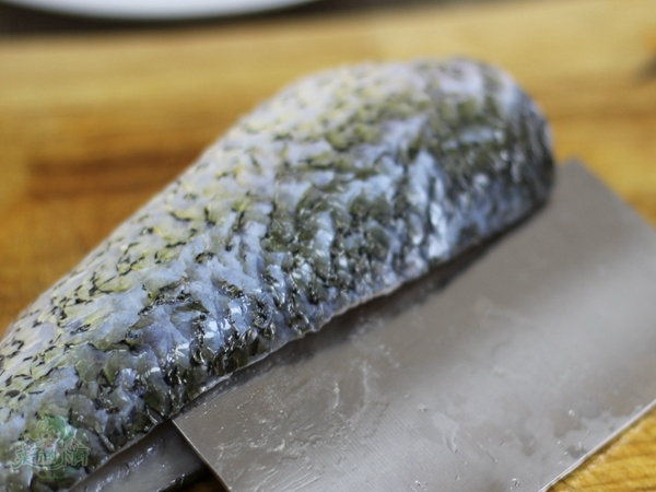 生鱼切鱼片的正确方法和技巧,怎么处理鱼片才嫩滑