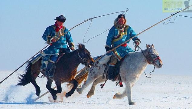 当中年大妈发生冲突时，请放起那熟悉的旋律，让我们一起舞起来！