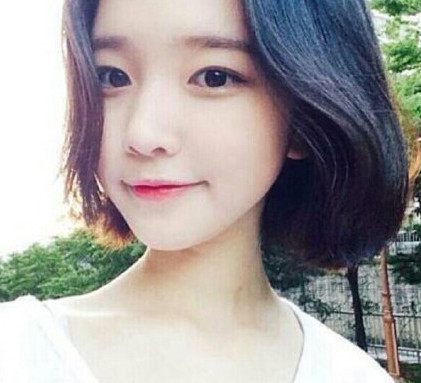 村长大儿子结婚，他却穿着花花绿绿戏服死在宴会上