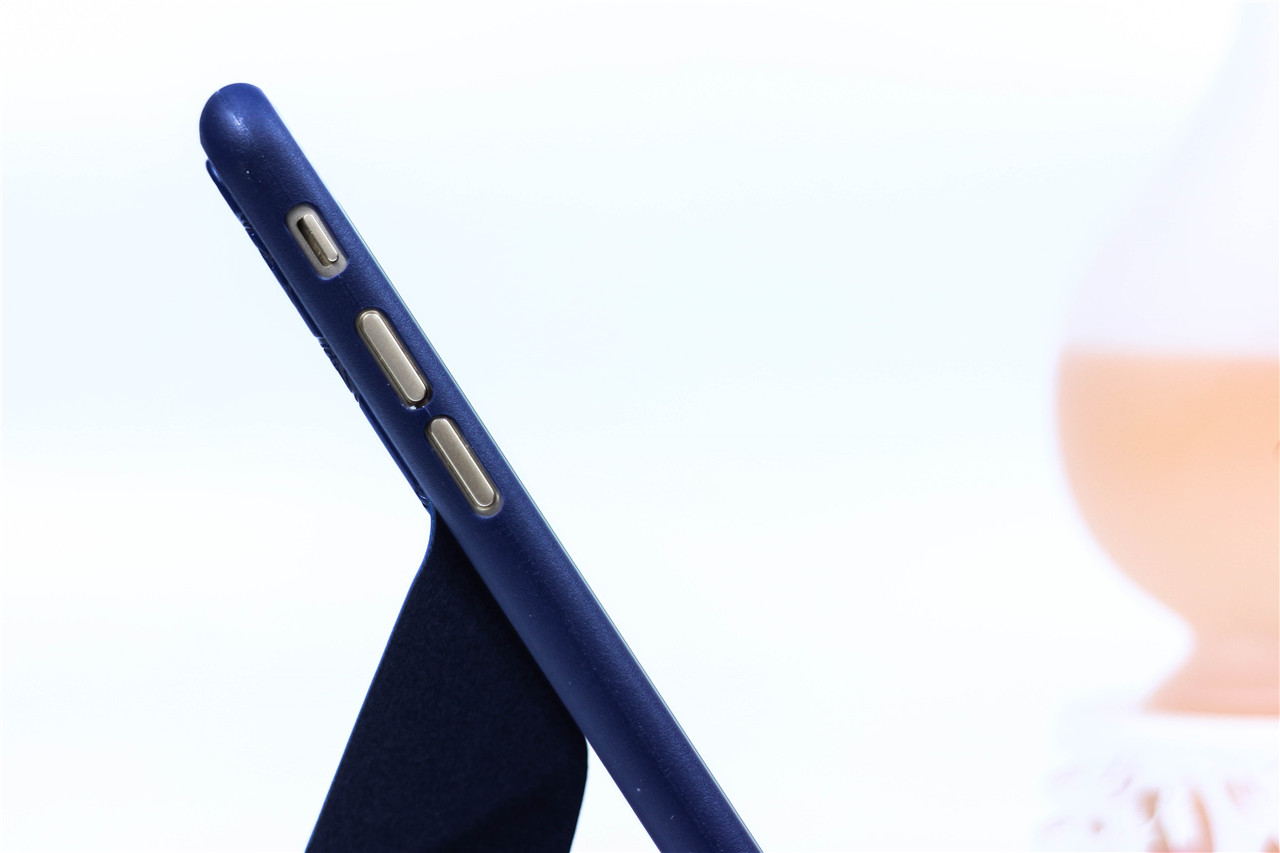 给苹果6装上6s的壳,苹果6s戴上智能壳