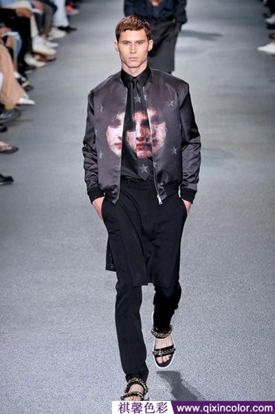 印花新潮服装搭配人面印花别样红