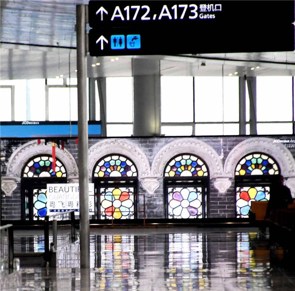 首航乘客,机场t2航站楼正式启用