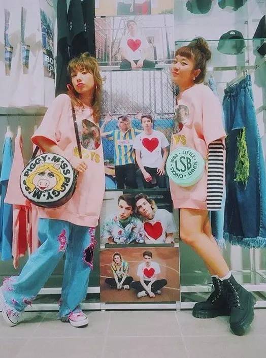 最近年轻人都喜欢什么牌子的衣服,少女心夏季衣服推荐