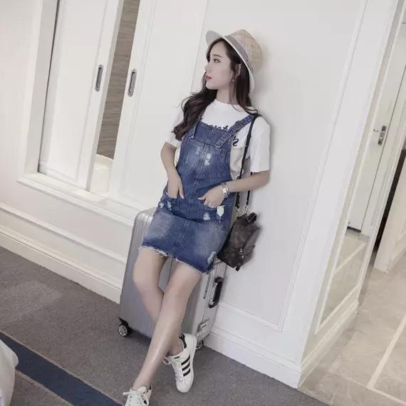 清爽减龄背带裙,好减龄的背带裙