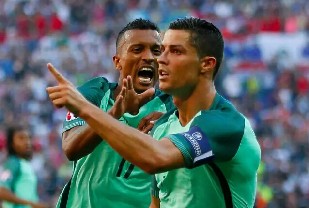 自己挖的坑哭着也要填完的文案,自己挖的坑含着泪也要往下跳