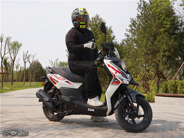 城市通勤利器摩托车,城市穿梭利器的视频