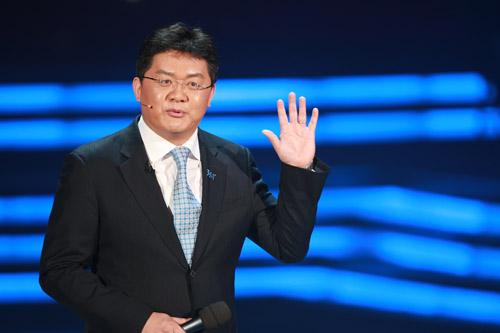 名嘴公开*辱侮**球员是废柴，引发意大利球迷公愤，央视竟不敢处罚他