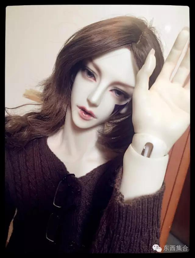 她是资深娃娘，也是暴雪爸爸的死忠粉