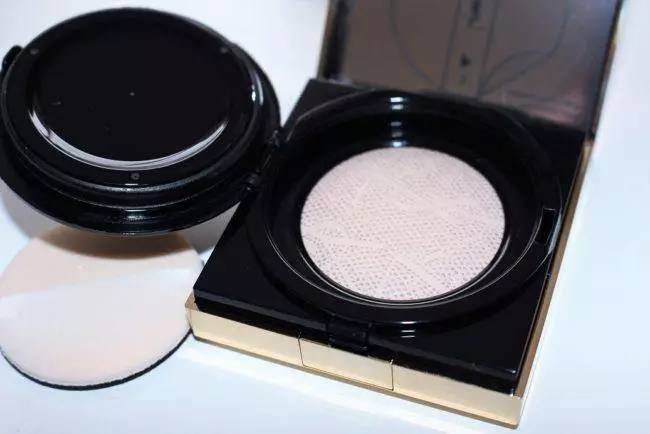 ysl圣罗兰聚焦光感蕾丝气垫,ysl的气垫卡粉吗