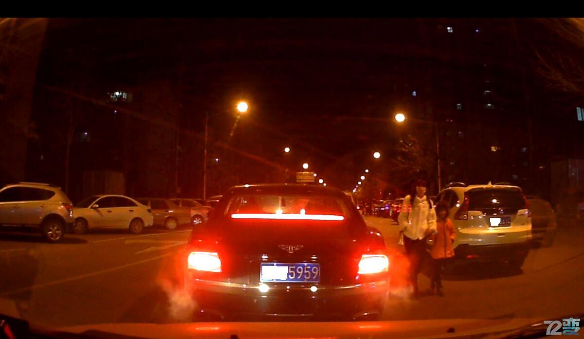 如何选购行车记录仪后视摄像头,如何选购行车记录仪呢