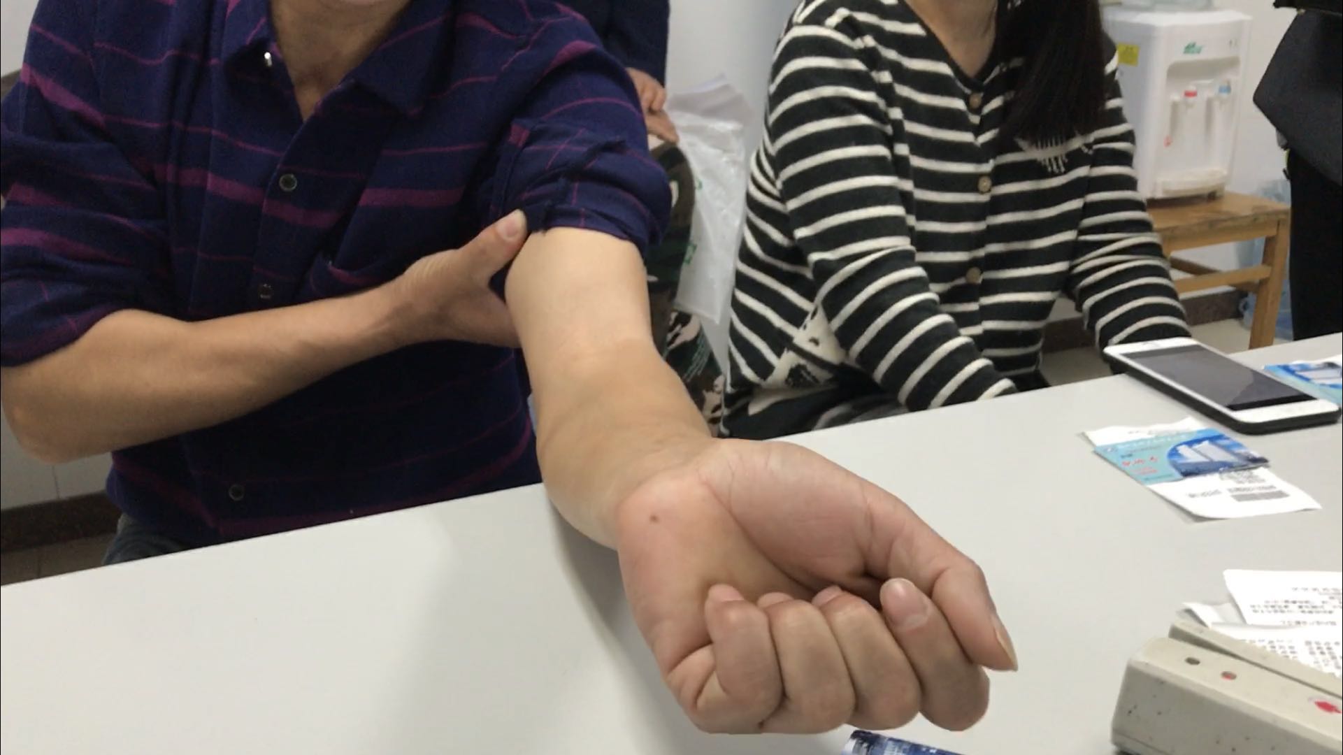 20年前肘关节伸不直,肘关节手术失败十几年伸不直