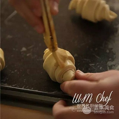 法国羊角面包制作方法,法式羊角面包的做法窍门