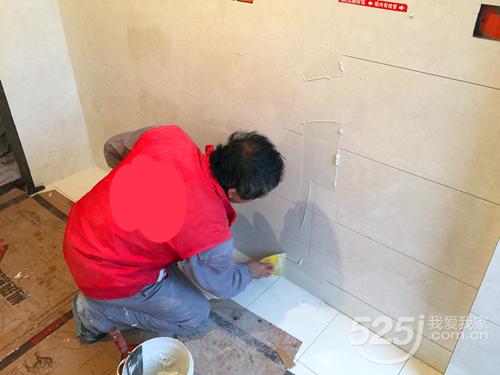 装修过程中瓷砖填缝是什么进行的,无缝瓷砖用什么填缝